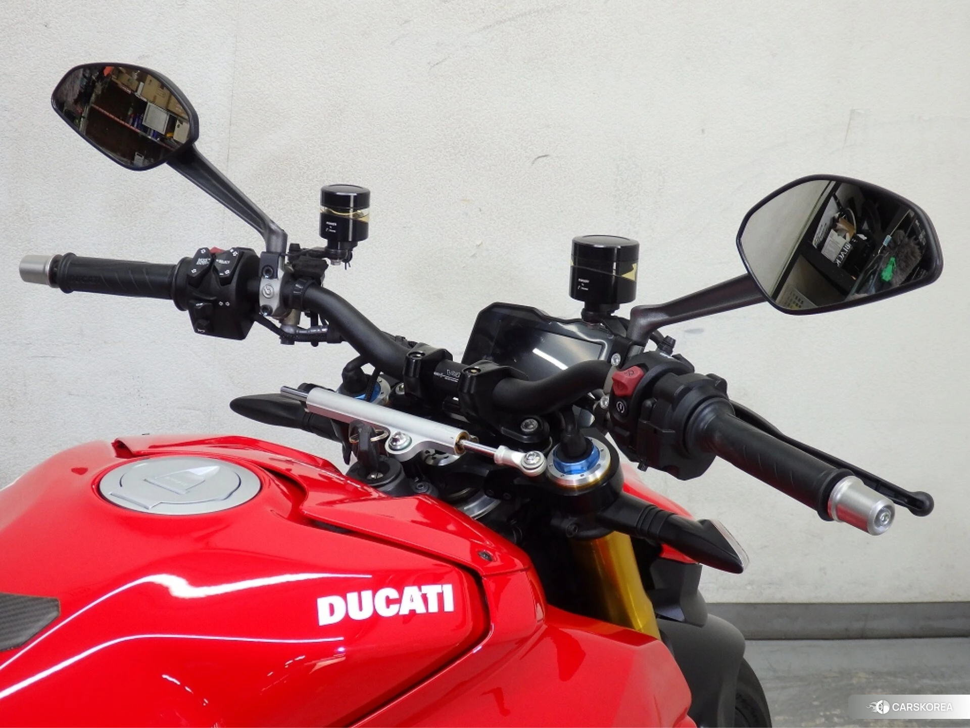 Ducati STREETFIGHTER V4 S id 4374385 из Японии 10