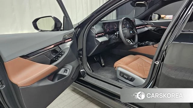BMW 5 Series (G60) id 4441539 из Кореи 32