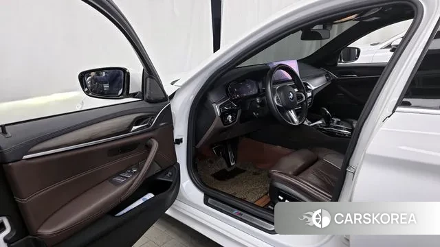 BMW 5 Series (G30) id 3493822 из Кореи 20