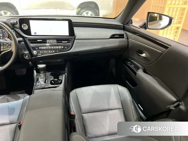 Lexus ES id 4254622 из Китая 19