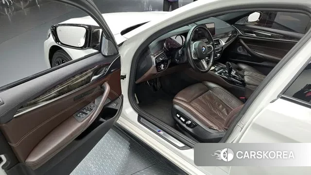 BMW 5 Series (G30) id 3363186 из Кореи 20