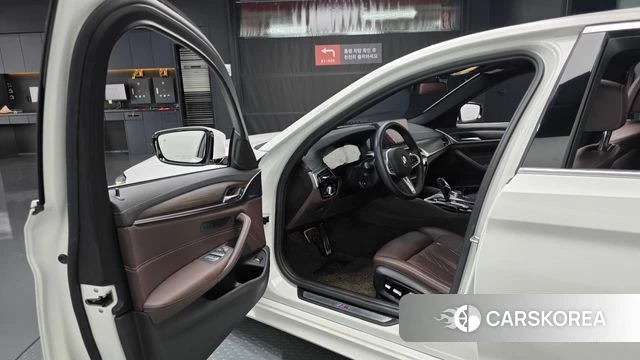 BMW 5 Series (G30) id 4179651 из Кореи 20