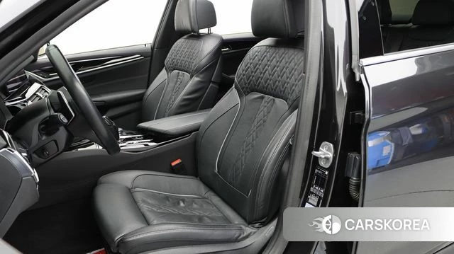 BMW 5 Series (G30) id 3935970 из Кореи 20