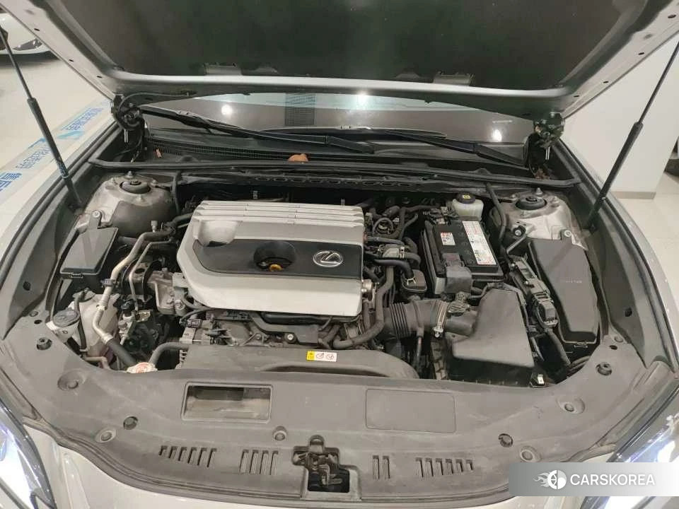 Lexus ES id 4454518 из Китая 13