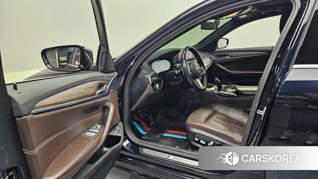 BMW 5 Series (G30) id 4794565 из Кореи 30