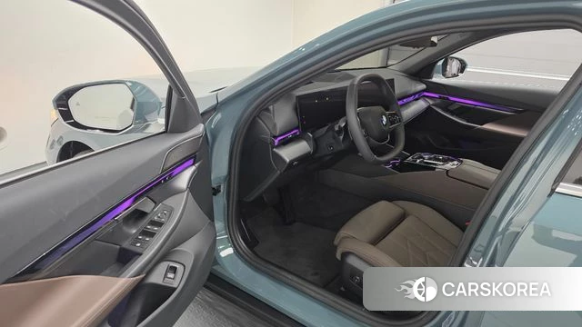 BMW 5 Series (G60) id 4185500 из Кореи 35