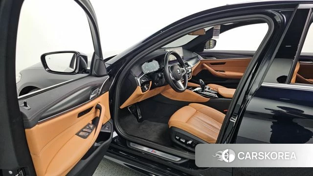 BMW 5 Series (G30) id 4292615 из Кореи 32