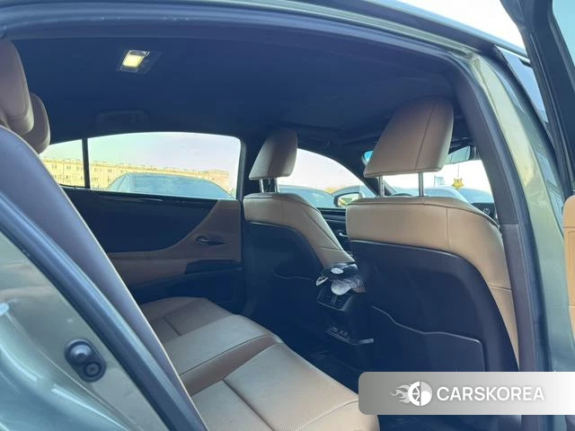 Lexus ES id 4272332 из Китая 16