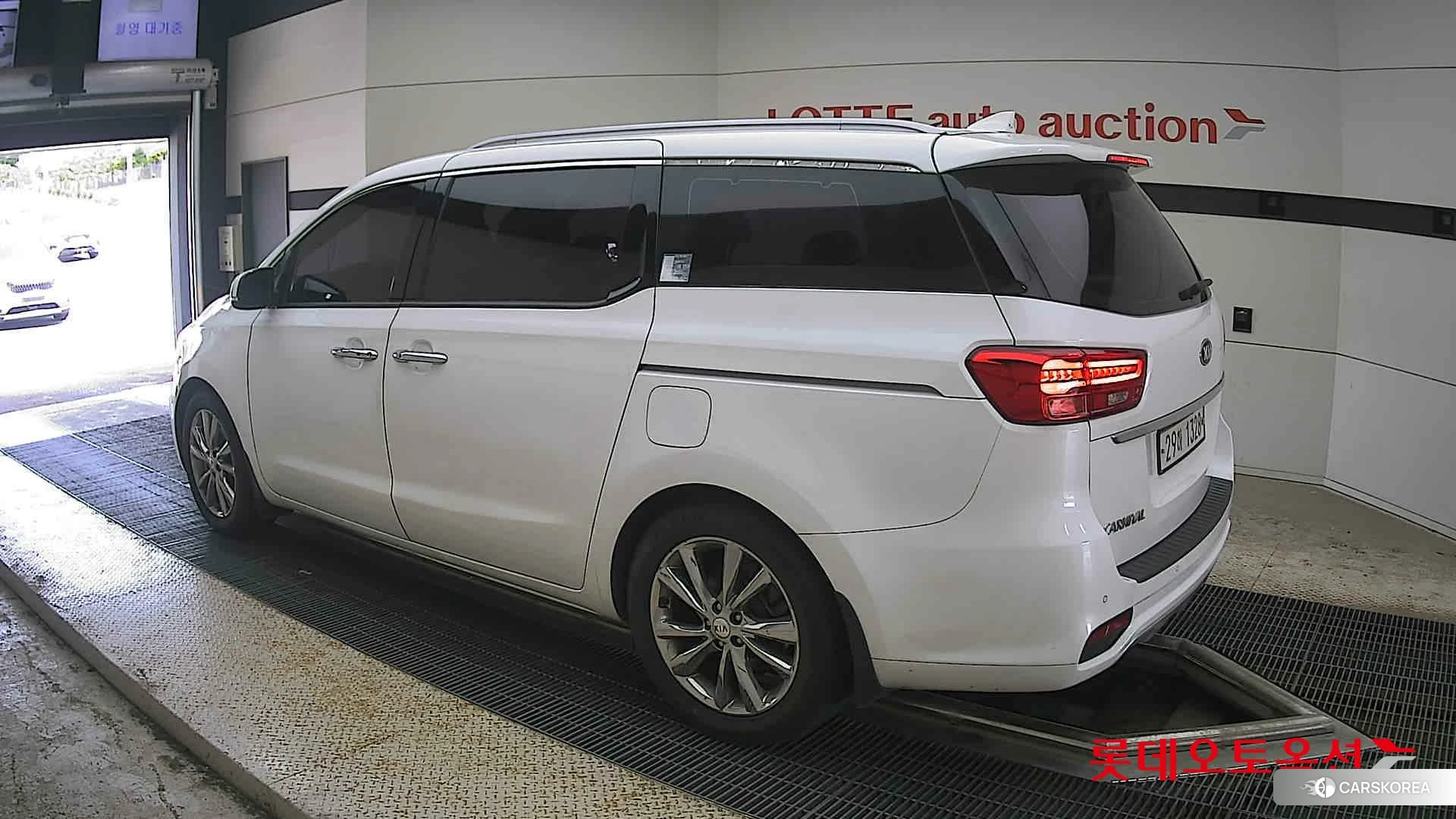 Kia Carnival id 4504352 из Кореи 38