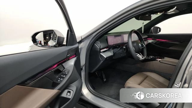 BMW 5 Series (G60) id 4493543 из Кореи 36