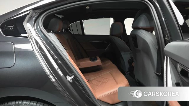 BMW 5 Series (G60) id 4847373 из Кореи 37