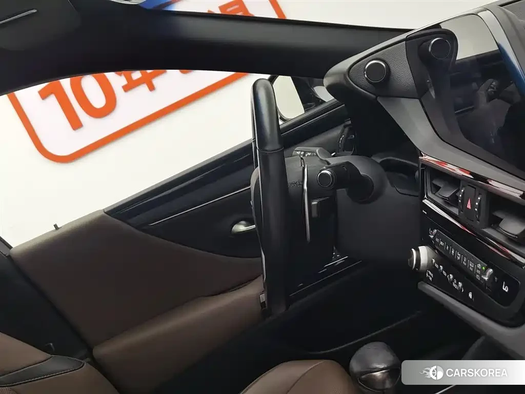 Lexus ES id 4628176 из Китая 24