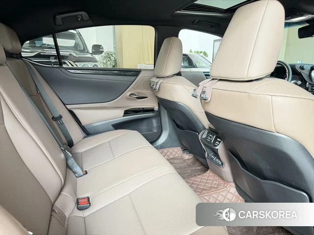 Lexus ES id 4262174 из Китая 21