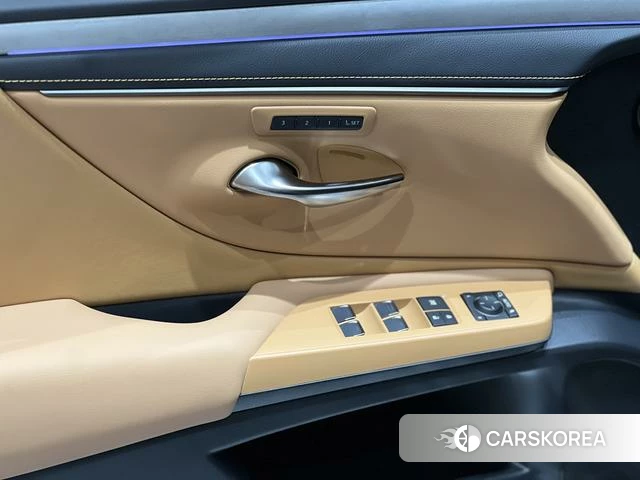 Lexus ES id 4190384 из Китая 19