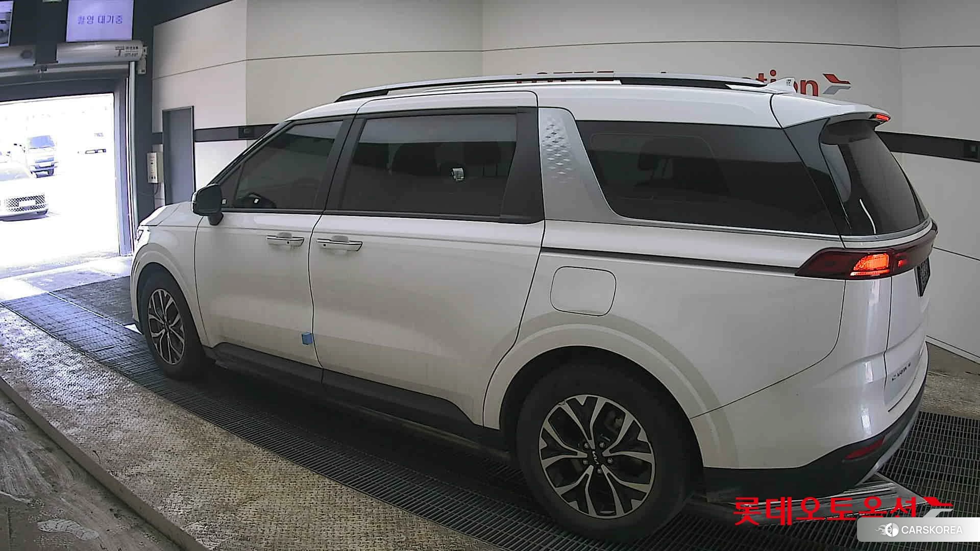 Kia Carnival id 3882091 из Кореи 36