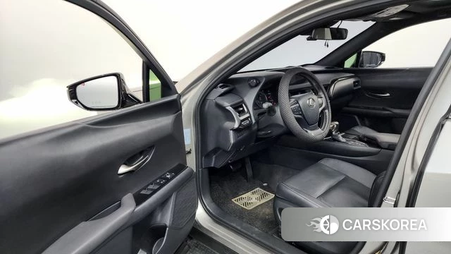 Lexus UX250h id 4508313 из Кореи 32