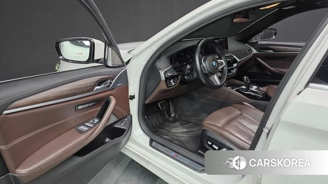 BMW 5 Series (G30) id 3843812 из Кореи 20