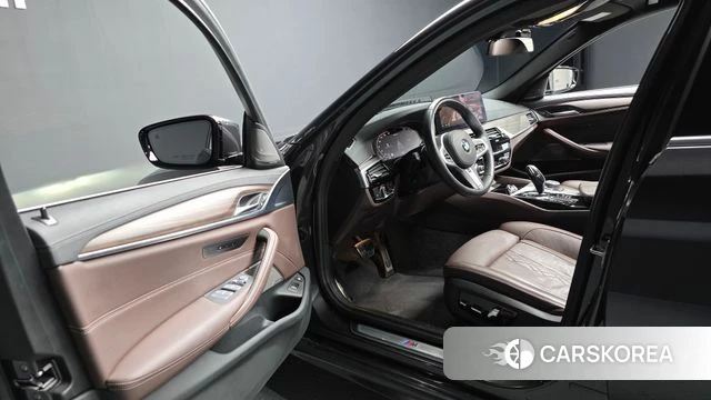 BMW 5 Series (G30) id 3807270 из Кореи 20