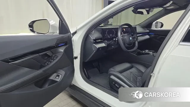 BMW 5 Series (G60) id 3711564 из Кореи 20