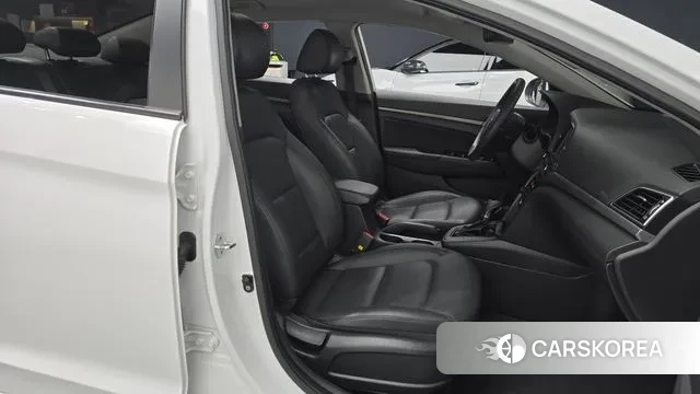 Hyundai Avante AD id 3568615 из Кореи 20