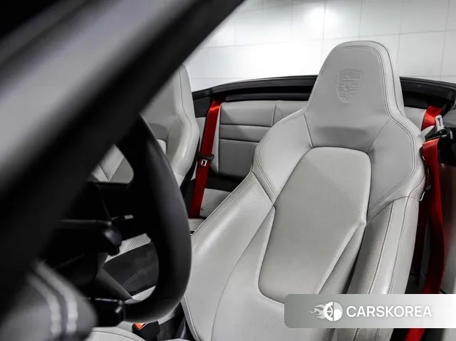 Porsche 911(992) id 3502046 из Кореи 16