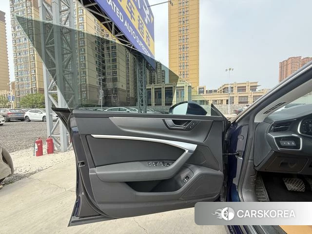 Audi A7L id 4290877 из Китая 17