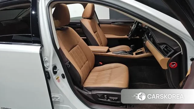 Lexus New ES300h id 3761451 из Кореи 20