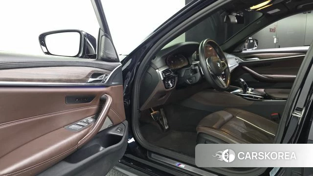 BMW 5 Series (G30) id 3872866 из Кореи 20