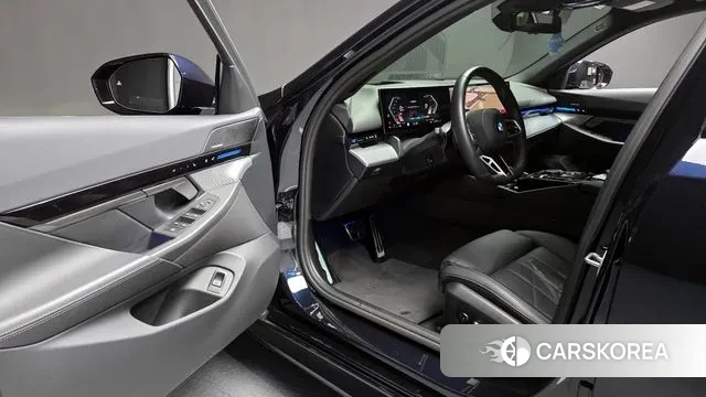 BMW 5 Series (G60) id 3471961 из Кореи 20