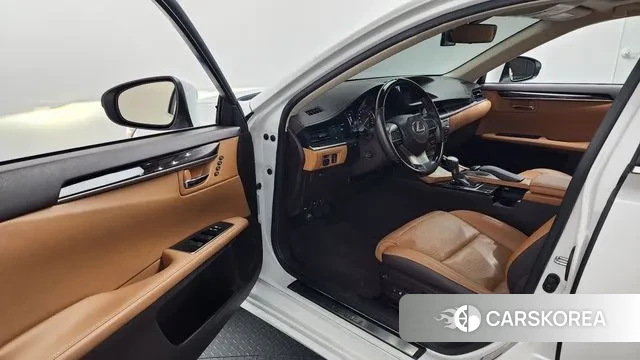 Lexus New ES300h id 3677716 из Кореи 20