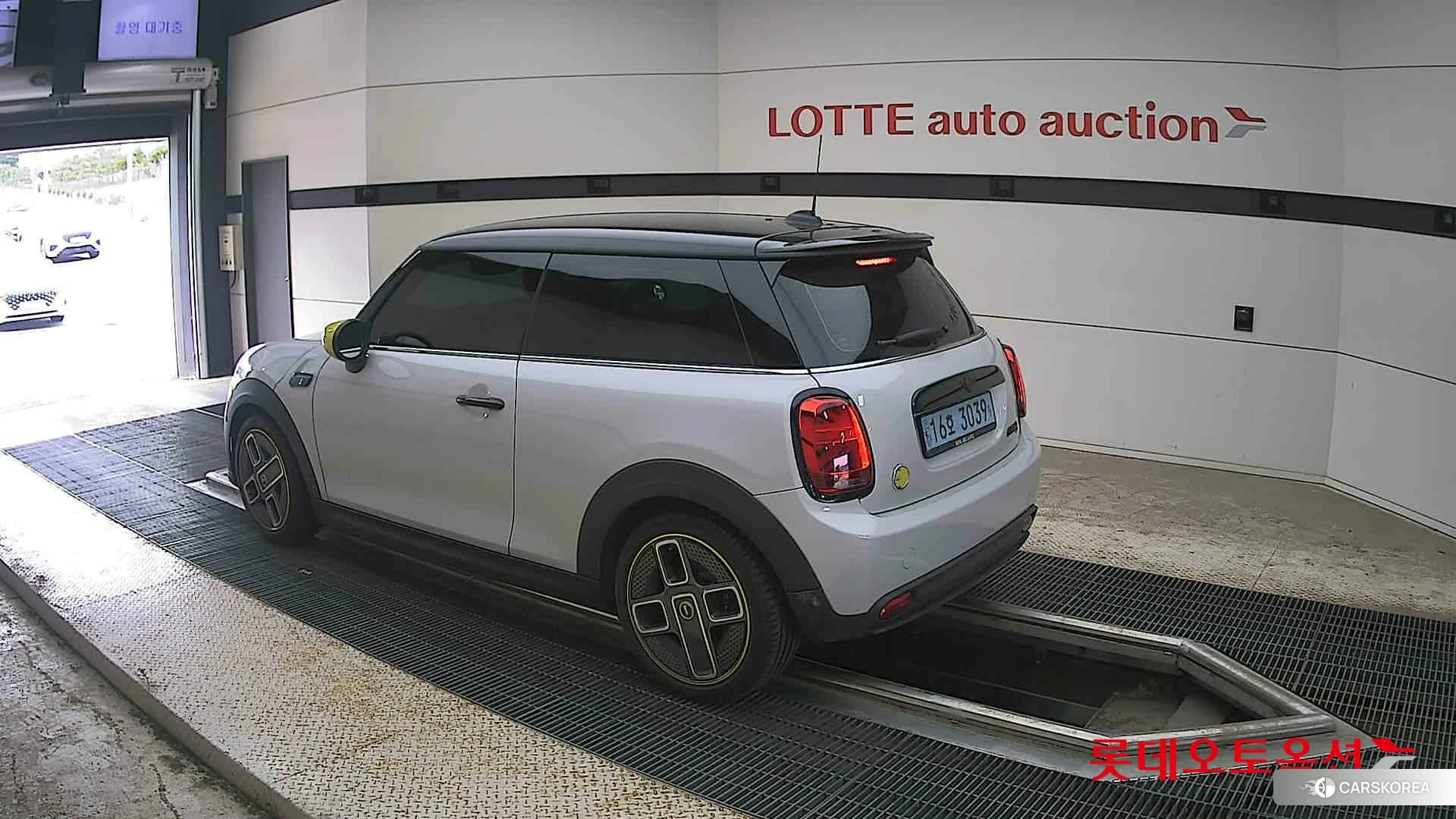 BMW MINI Cooper SE id 4498333 из Кореи 36