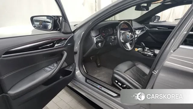 BMW 5 Series (G30) id 3443651 из Кореи 20