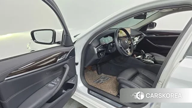 BMW 5 Series (G30) id 3751745 из Кореи 20