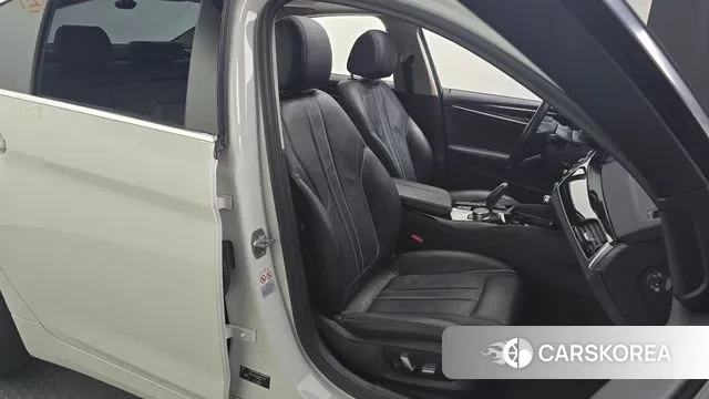 BMW 5 Series (G30) id 3682462 из Кореи 20