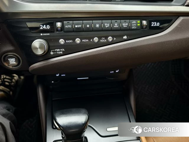 Lexus ES id 4261664 из Китая 19