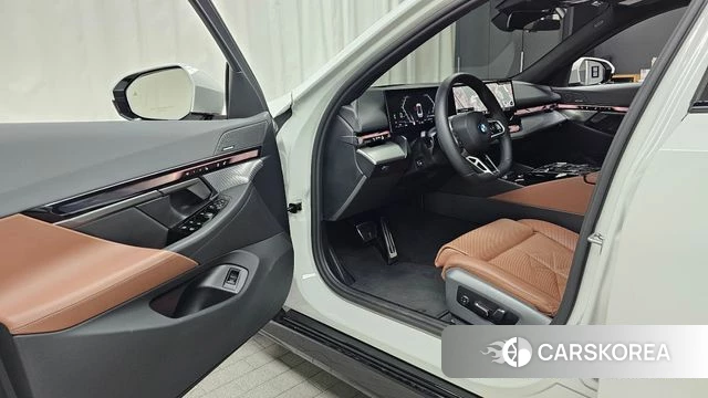 BMW 5 Series (G60) id 3870037 из Кореи 20