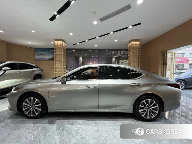Lexus ES id 4278307 из Китая 19