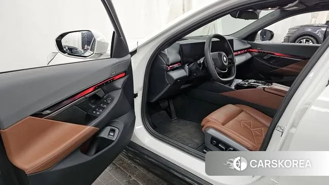 BMW 5 Series (G60) id 3644477 из Кореи 20