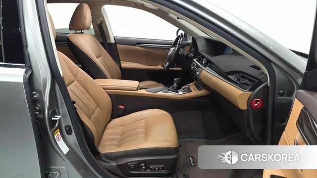 Lexus New ES300h id 4233105 из Кореи 20