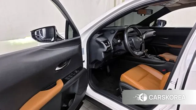 Lexus UX250h id 3713592 из Кореи 20