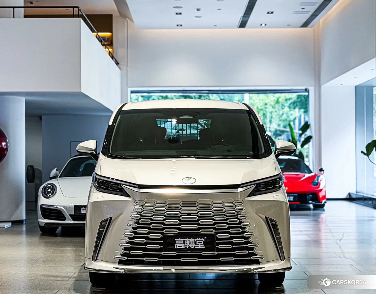 Lexus LM id 4461923 из Китая 22