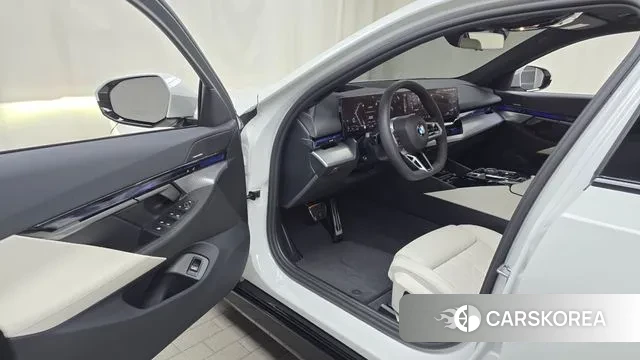 BMW 5 Series (G60) id 3544283 из Кореи 20