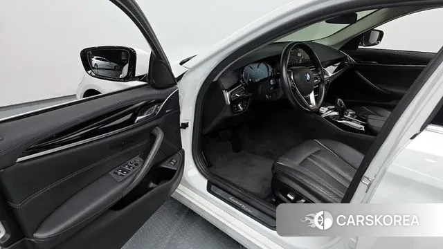 BMW 5 Series (G30) id 3375185 из Кореи 20