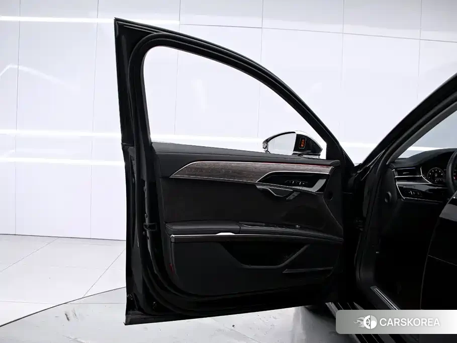 Audi A8 id 4654420 из Китая 18