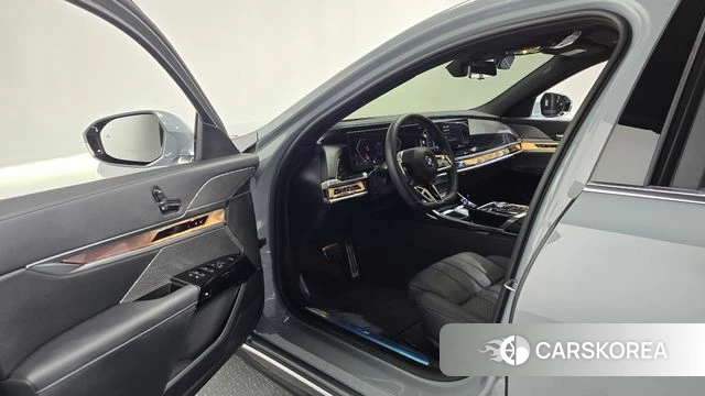 BMW 7 Series (G70) id 4681553 из Кореи 36