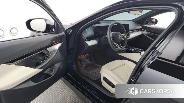 BMW 5 Series (G60) id 3052725 из Кореи 20