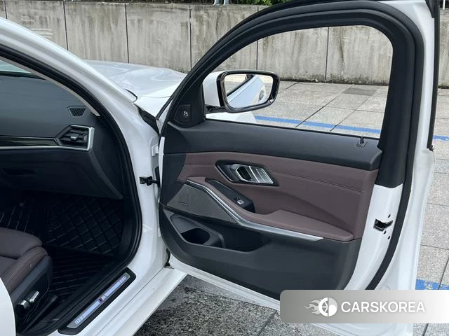 BMW 3 series id 4236322 из Китая 22