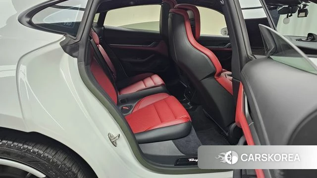 Porsche Taycan id 4880113 из Кореи 33