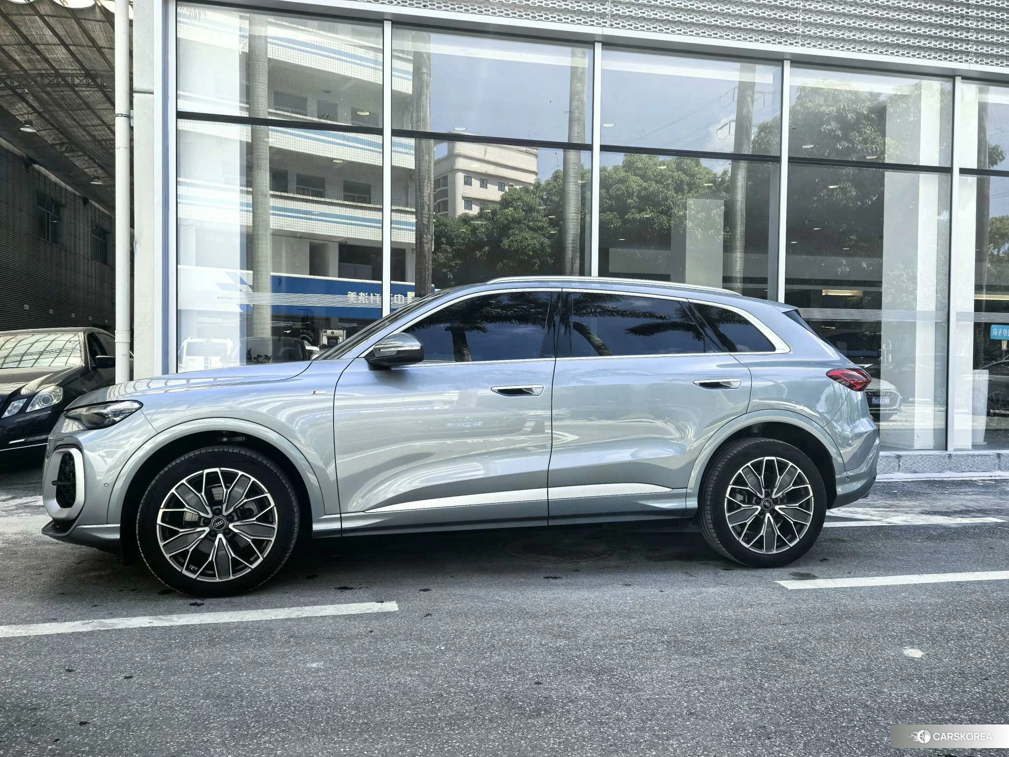 Audi Q5L id 4486583 из Китая 11