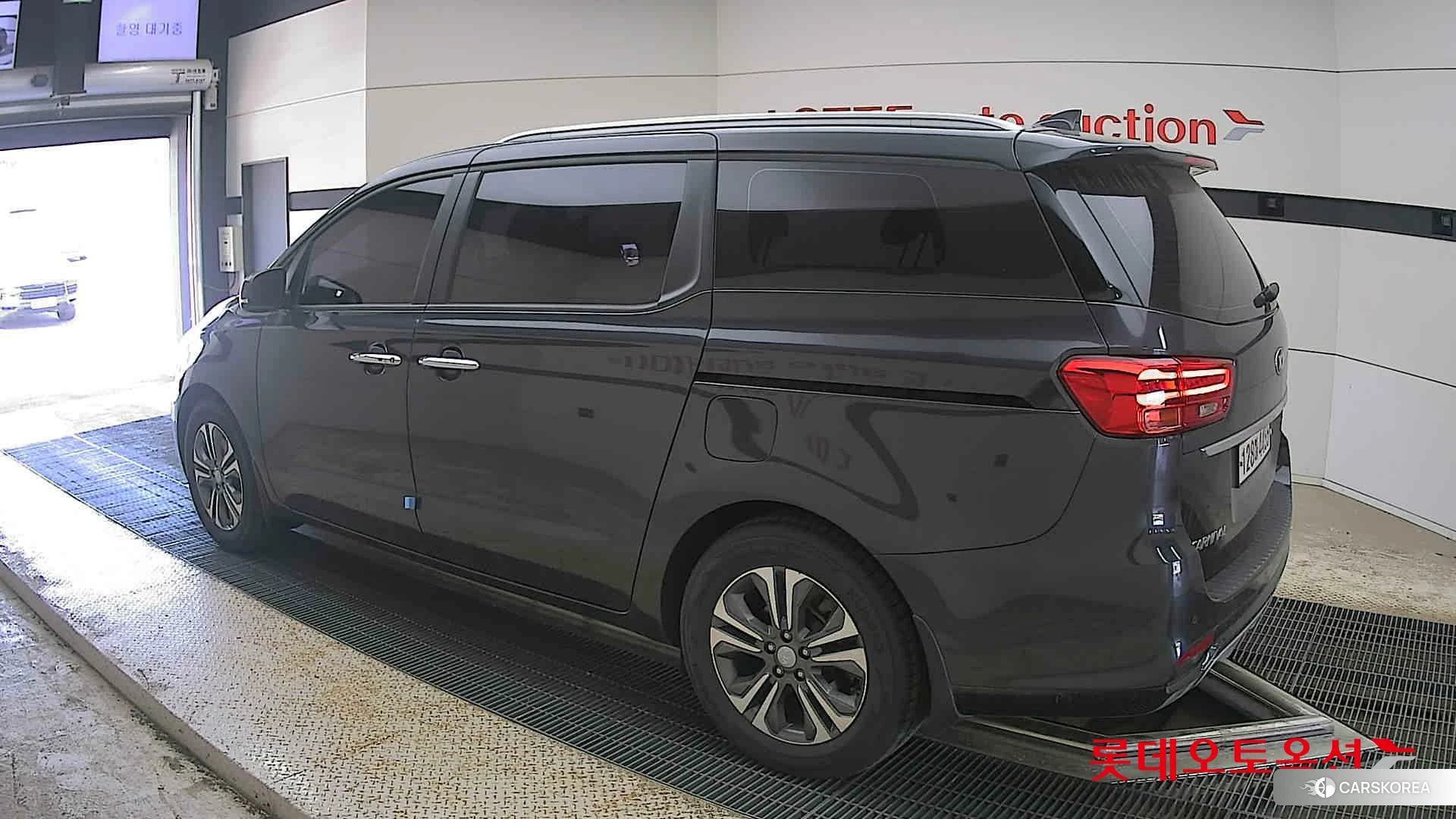 Kia Carnival id 4296909 из Кореи 37